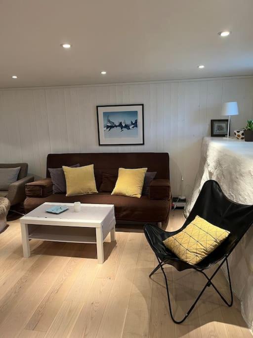 Hybel Med Bad Apartamento Egersund Exterior foto